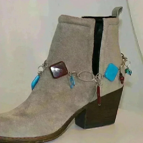 Repurposed Hand Made Single Strand Turquoise/Brown Boot Jewelry - Picture 1 of 6